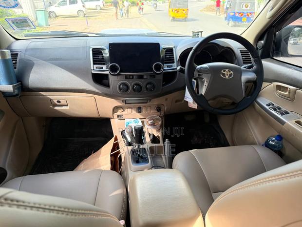 Toyota Hilux 2014 White