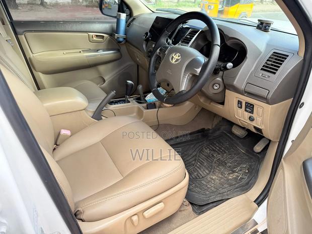 Toyota Hilux 2014 White