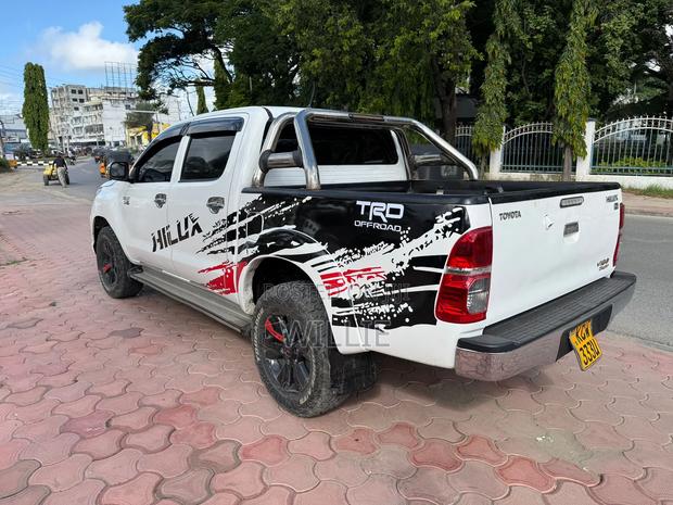 Toyota Hilux 2014 White