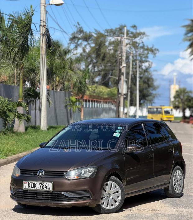Volkswagen Polo 2015 Brown
