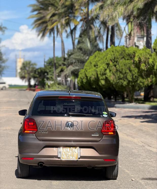 Volkswagen Polo 2015 Brown