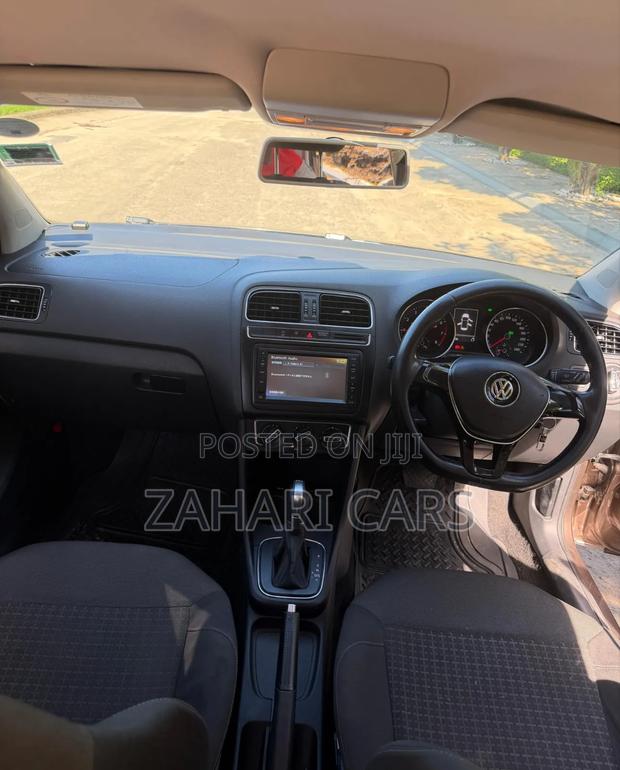 Volkswagen Polo 2015 Brown