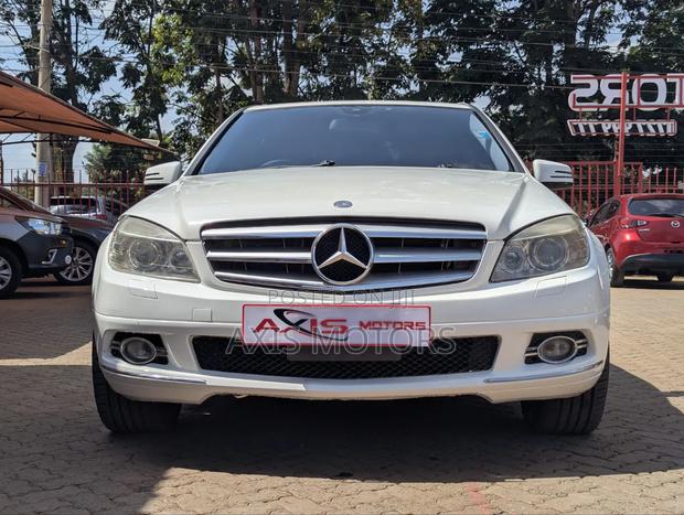 Mercedes-Benz C200 2011 Black