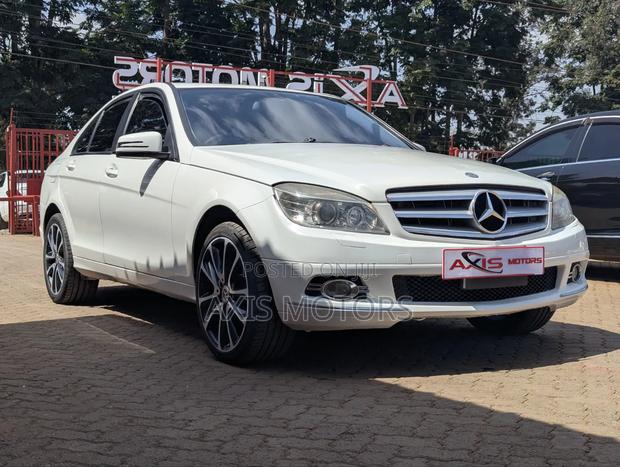 Mercedes-Benz C200 2011 Black