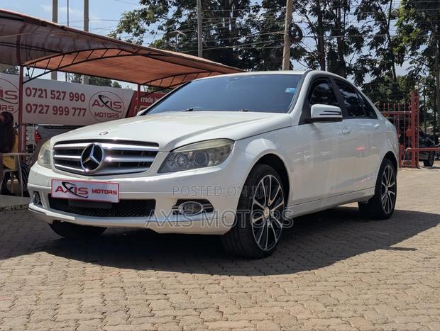 Mercedes-Benz C200 2011 Black