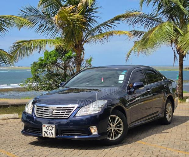 Toyota Crown 2012 Blue