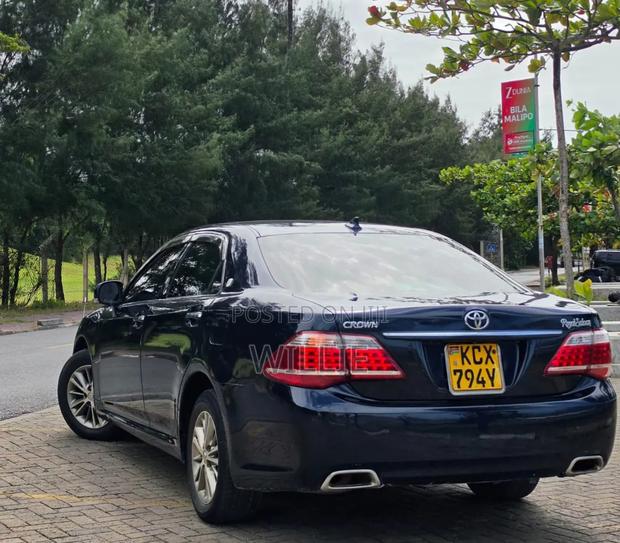 Toyota Crown 2012 Blue