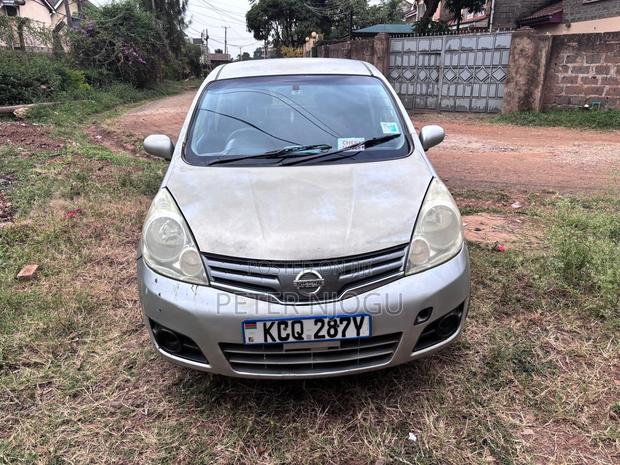 Nissan Note 2011 Brown