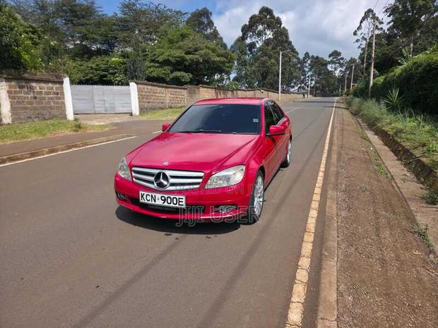 Mercedes-Benz C200 2010 Red