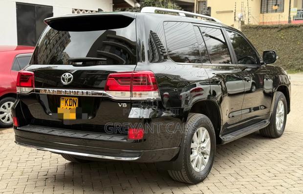 Toyota Land Cruiser 2016 Black