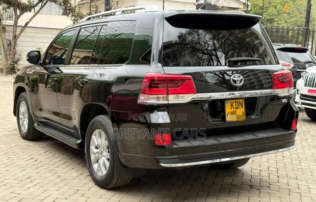 Toyota Land Cruiser 2016 Black