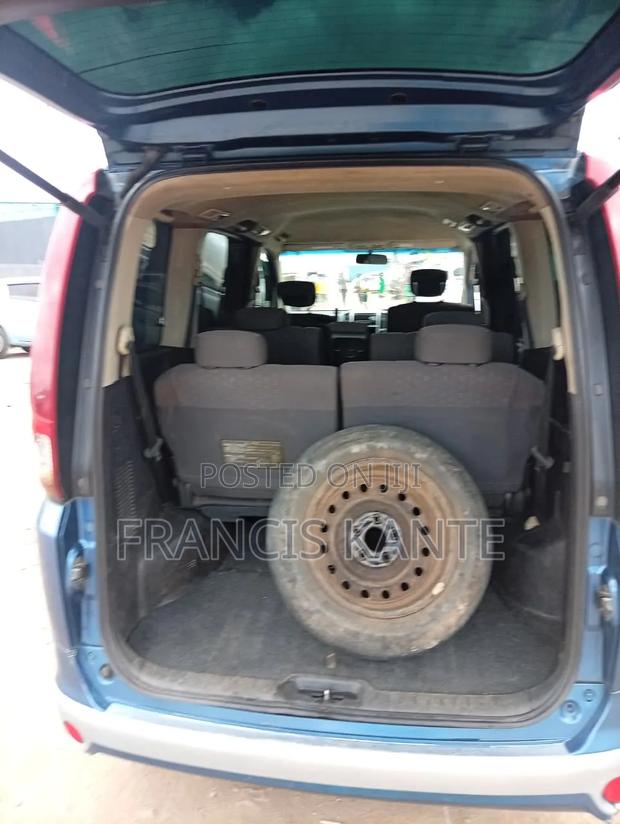 Nissan Serena 2011 Blue