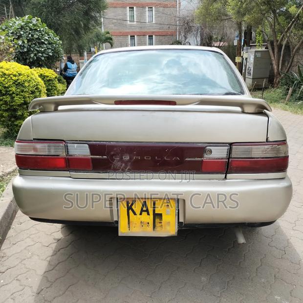 Toyota Corolla 1993 Gold