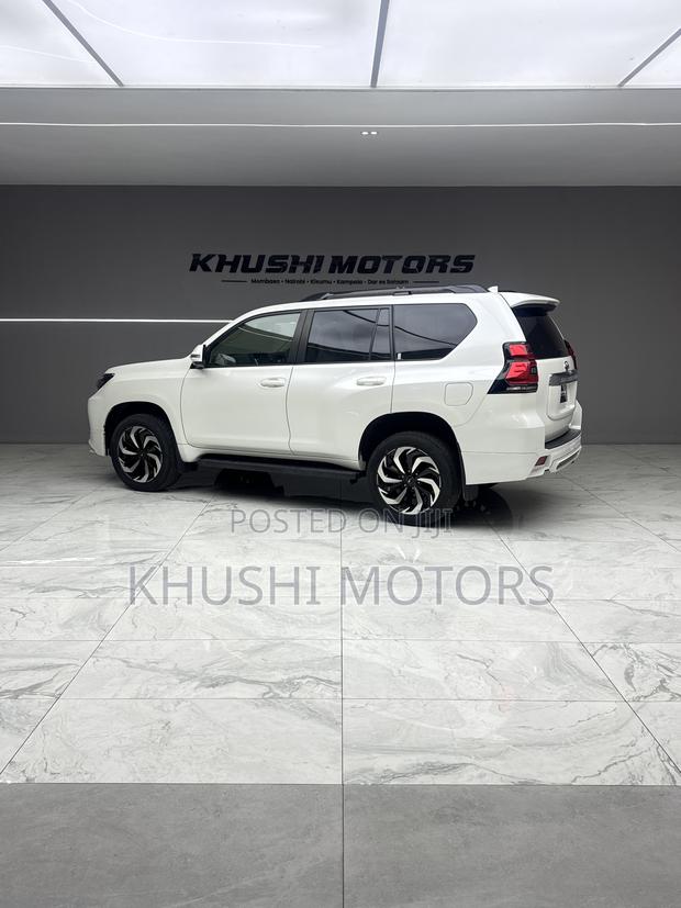 Toyota Land Cruiser Prado 2019 White