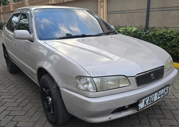 Toyota Corolla 2000 Beige