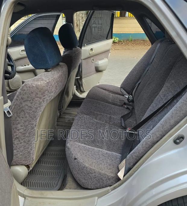 Toyota Corolla 2000 Beige
