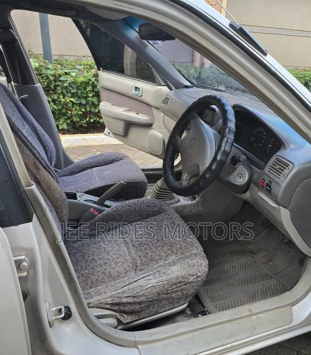 Toyota Corolla 2000 Beige