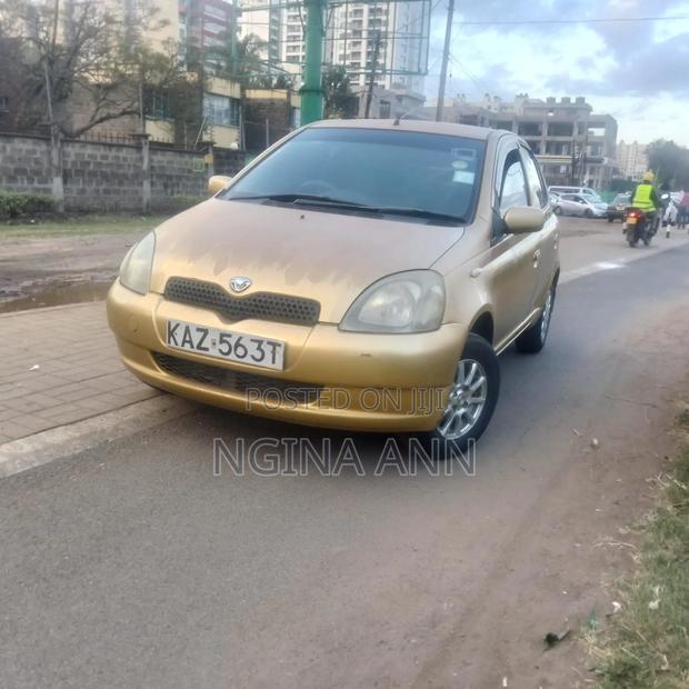 Toyota Vitz 2000 Gold