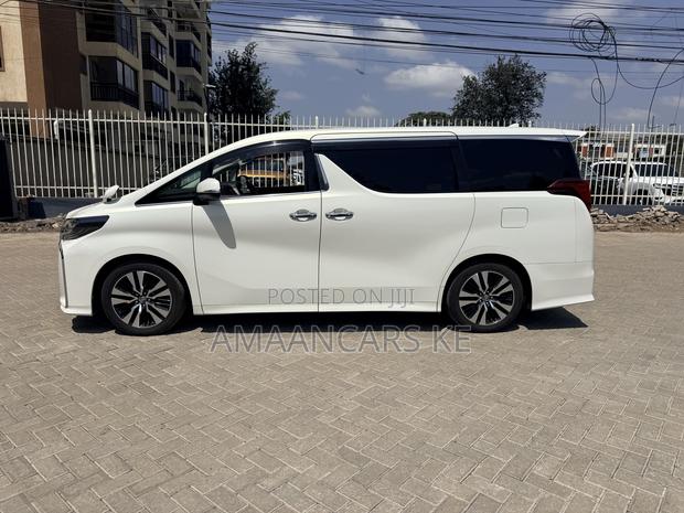 Toyota Alphard 2.5 Petrol FWD 2019 White