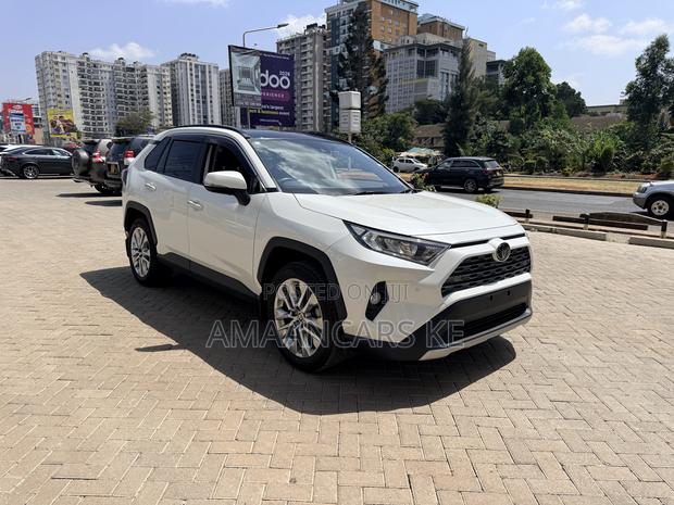 Toyota RAV4 XLE Premium 2021 White