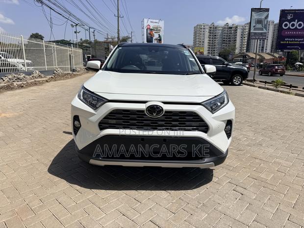 Toyota RAV4 XLE Premium 2021 White