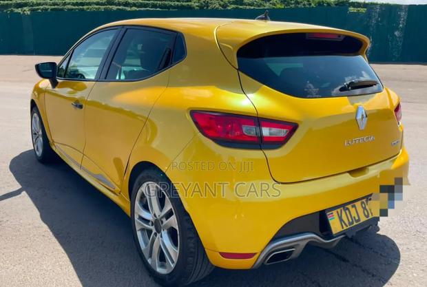 Renault Lutecia 2015 Yellow