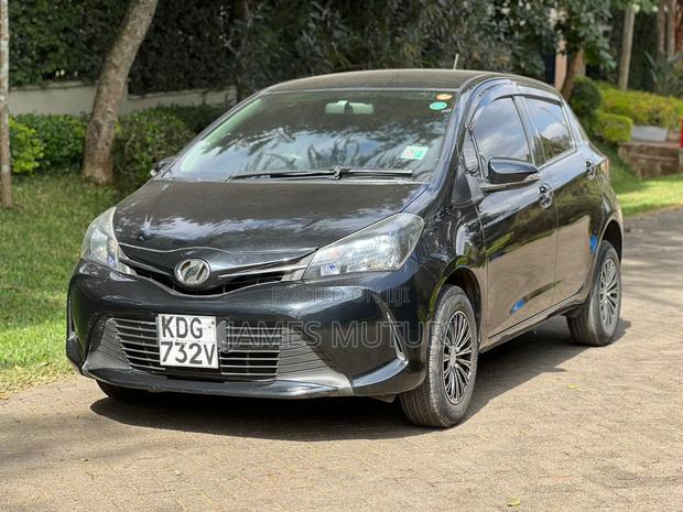 Toyota Vitz 2015 Black