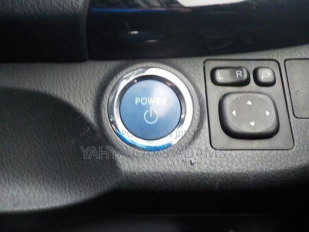 Toyota Vitz 1.5 FWD Hybrid 5dr 2019 Blue