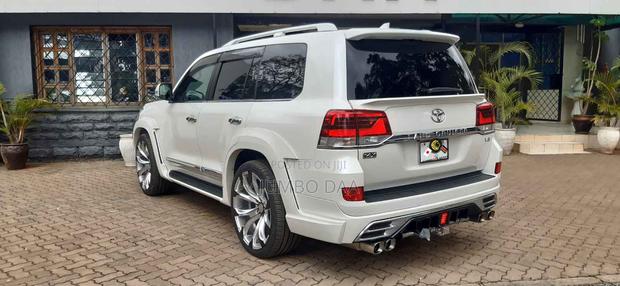 Toyota Land Cruiser 4.6 V8 ZX 2020 White