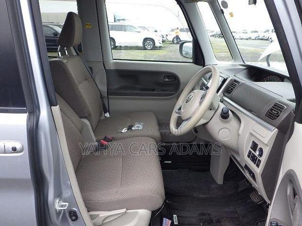 Daihatsu Tanto 660 FWD 2018 Silver