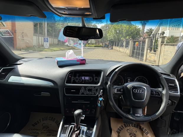 Audi Q5 2010 Black
