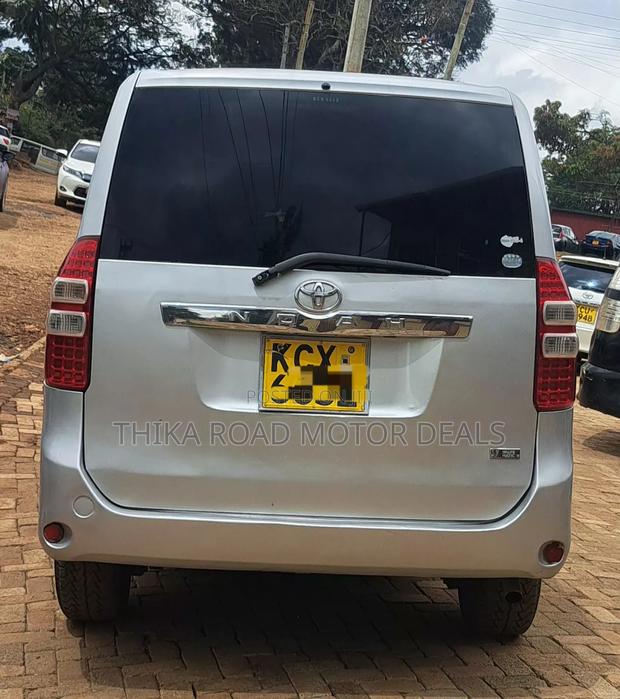 Toyota Noah 2012 Silver
