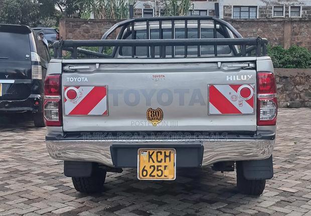 Toyota Hilux 2016 Gray
