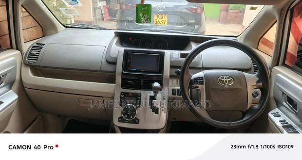 Toyota Noah 2012 White