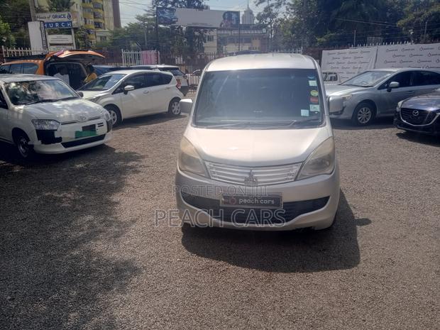 Mitsubishi Delica 2012 Silver