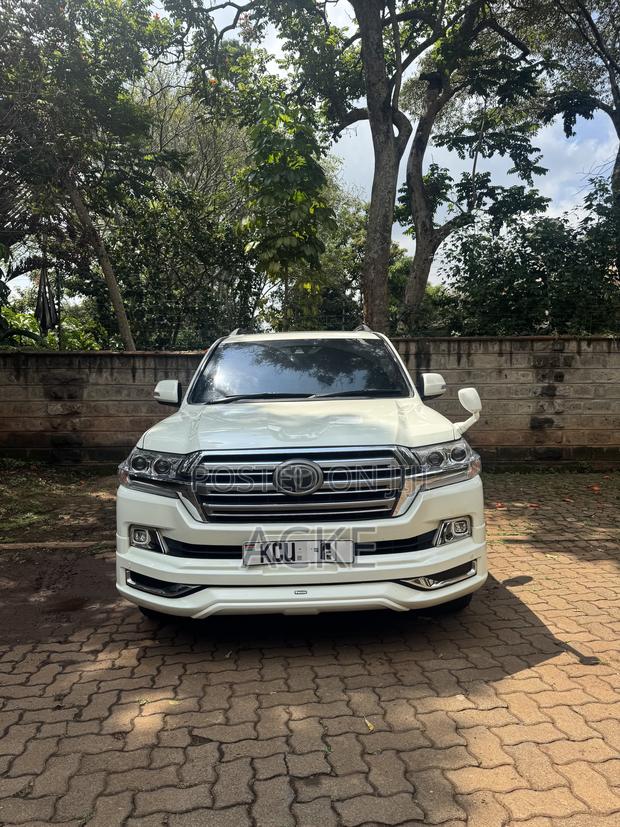 Toyota Land Cruiser 2018 White