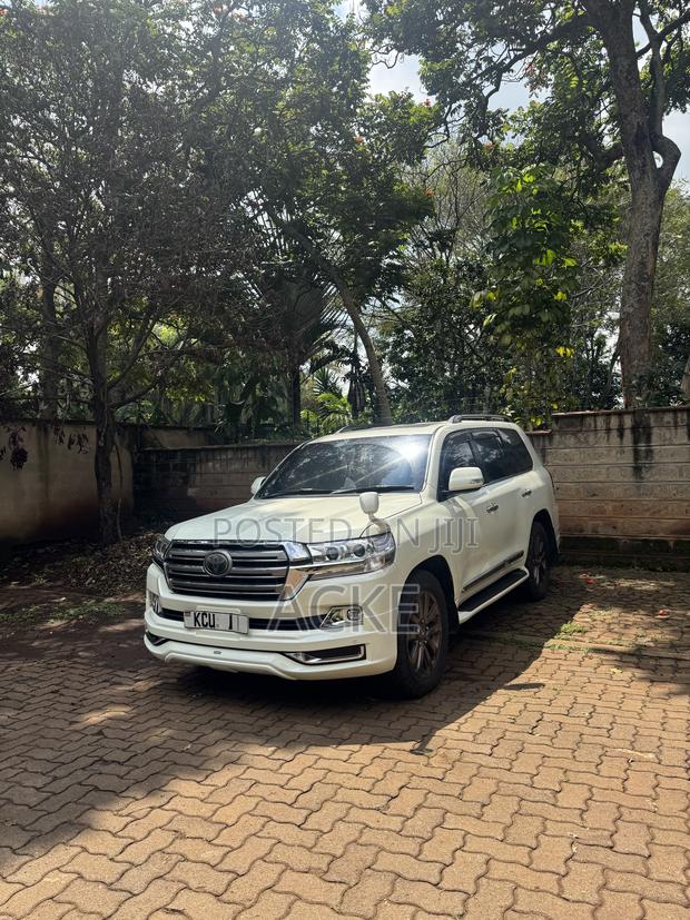 Toyota Land Cruiser 2018 White
