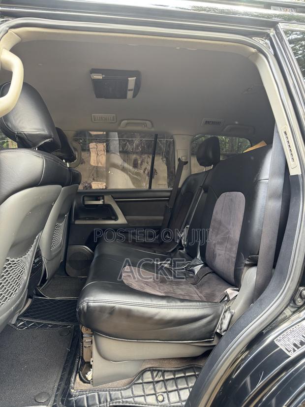 Toyota Land Cruiser 2010 Black