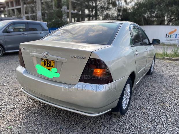 Toyota Corolla 2004 Gold