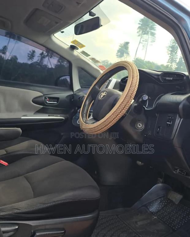Toyota Wish 2011 Blue