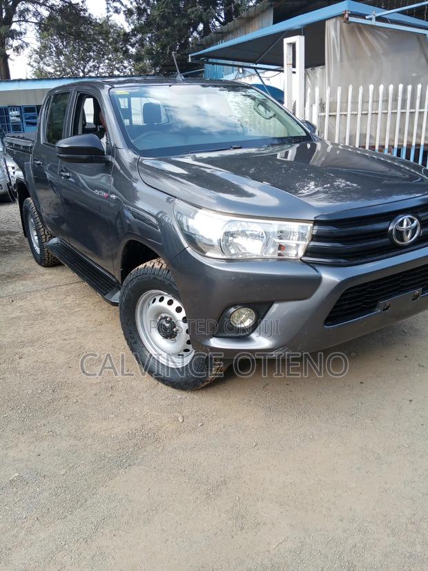 Toyota Hilux 2021 Black
