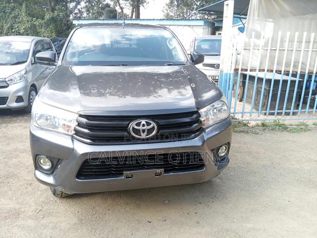 Toyota Hilux 2021 Black