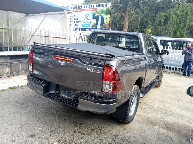 Toyota Hilux 2021 Black