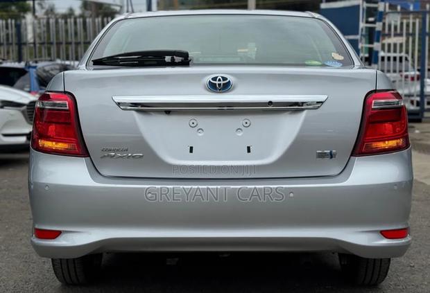 Toyota Axio 1.5 Hybrid 2WD 2019 Silver