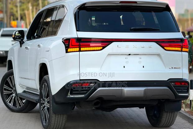 Lexus LX 2022 White