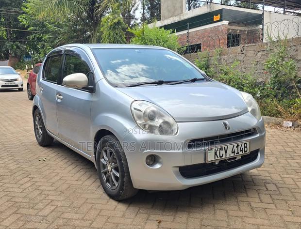Toyota Passo 2012 Silver