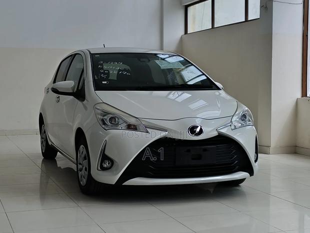 Toyota Vitz 2019 Off white