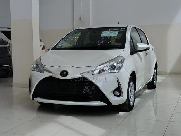 Toyota Vitz 2019 Off white