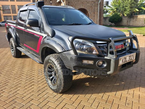 Isuzu D-MAX 2015 Black