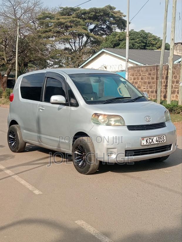Toyota Porte 2009 Silver